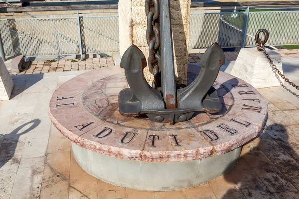 San Vincenzo Itália Setembro 2018 Foto Monumento Aos Mortos Mar — Fotografia de Stock