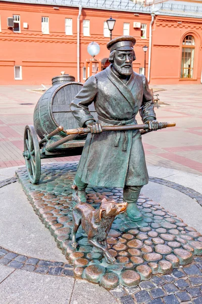 Petersburg Suyu Dünyası Müzesinin Önündeki Bir Taşıyıcısının Heykeli Rusya Yakalanma — Stok fotoğraf