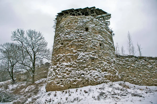 中世の要塞の壁と中央塔 ポルコフ要塞だ ポルコフ市 プスコフ地方 ロシア — ストック写真