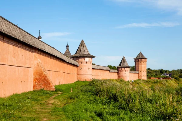 波兹迪尼亚科夫和韦塞鲁克的要塞墙和塔楼 斯摩棱斯克俄罗斯 — 图库照片