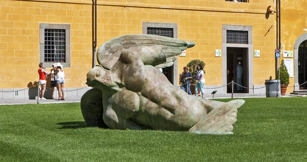 Escultura Ángel Caído Pisa Italia Fecha Rodaje Septiembre 2018 —  Fotos de Stock