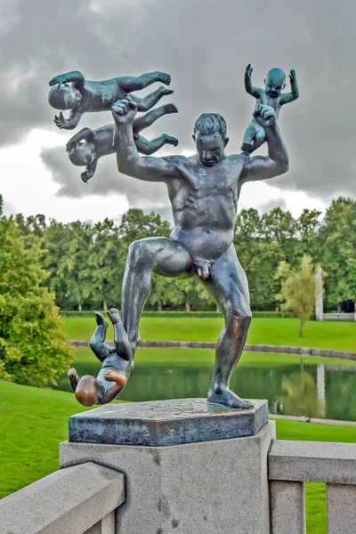 Skulptur Eines Mannes Mit Kindern Skulpturenpark Vigeland Oslo Norwegen Drehdatum — Stockfoto