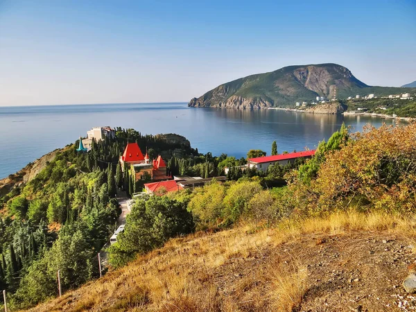 Живописный Вид Здания Берегу Моря Гору Даг — стоковое фото