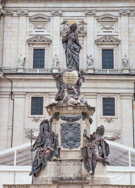 Skulpturgrupp Som Skildrar Guds Moders Seger Över Satan Sent 1700 — Stockfoto