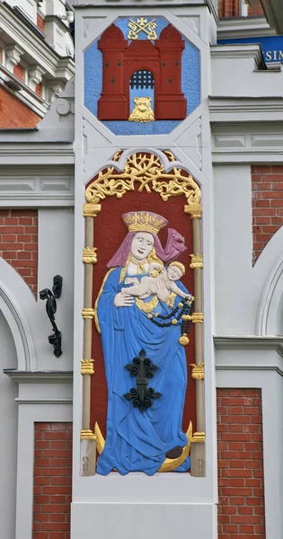 Virgen María Fragmento Fachada Casa Las Cabezas Negras Riga Letonia —  Fotos de Stock