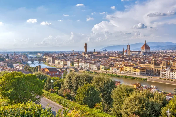 FLORENCE, İTALYA 14 EYLÜL 2018 Floransa Panoraması. Yukarıdan görüntüle.
