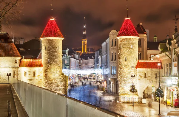 Porte Viru Vista Notturna Simbolo Della Vecchia Tallinn Estonia 2017 — Foto Stock