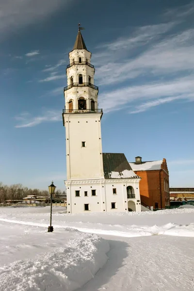 底米多夫的斜塔和变形大教堂 斯维尔德洛夫斯克地区的Nevyansk俄罗斯 — 图库照片