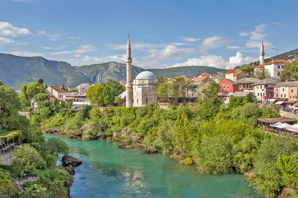 Mostar Bosnia Herzegovina Mungkin 2019 Foto Pemandangan Picturesque Sepanjang Sungai — Stok Foto