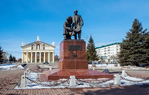 Nizhny Tagil Russia November 2018 Photo Monument Cherepanov Building Dramatic — 스톡 사진