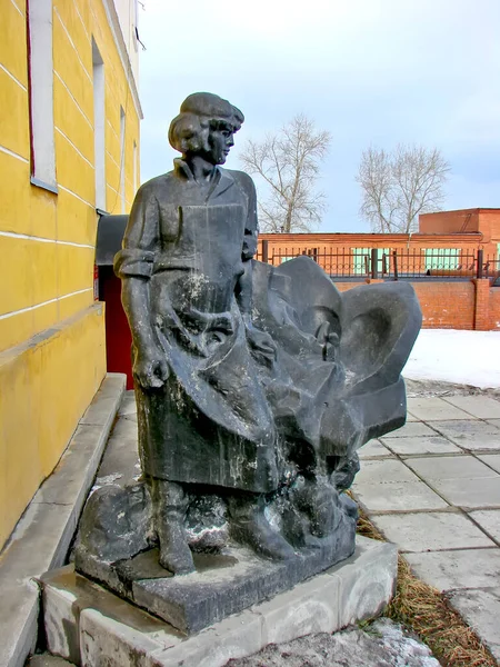 Monumento Danila Maestra Krasnoturinsk Región Sverdlovsk Rusia Fecha Rodaje Abril —  Fotos de Stock