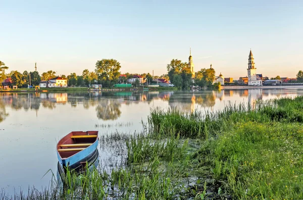 早上在Nevyansk池塘Nevyansk 斯维尔德洛夫斯克州2014年7月3日拍摄日期 — 图库照片