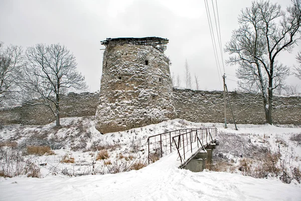 中世纪的城墙和中塔 Porkhov要塞波尔霍夫市普斯科夫地区 俄罗斯 — 图库照片