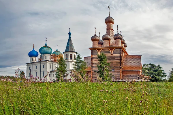 主の提示の教会とリカソヴォの村のZaostrovskyポストに神の母の保護 ヘルマンスク地方 ロシア — ストック写真