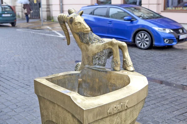 Ein Trinkbrunnen Mit Dem Symbol Der Stadt Einem Ziegenbock Aus — Stockfoto