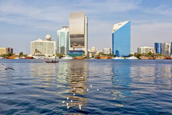 Laguna Khalid Kıyılarındaki Gökdelenler Sharjah Birleşik Arap Emirlikleri — Stok fotoğraf