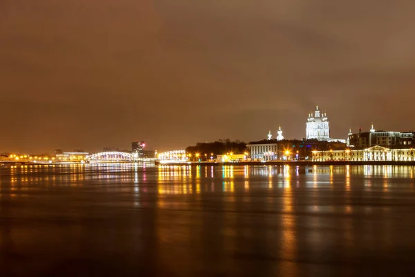 Akşam Manzaralı Smolny Katedrali Bolsheokhtinsky Köprüsü Neva Nehri Petersburg Rusya — Stok fotoğraf