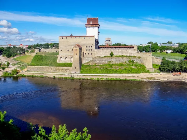 Κάστρο Νάρβα Κάστρο Του Χέρμαν Ποταμός Νάρβα Estonia Ημερομηνία Λήψης — Φωτογραφία Αρχείου
