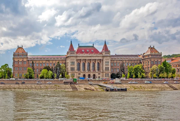 Budapest Ungarn April 2019 Foto Von Universitätsgebäuden Ufer Der Donau — Stockfoto