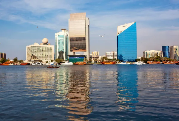 Arranha Céus Nas Margens Laguna Khalid Sharjah Emirados Árabes Unidos — Fotografia de Stock