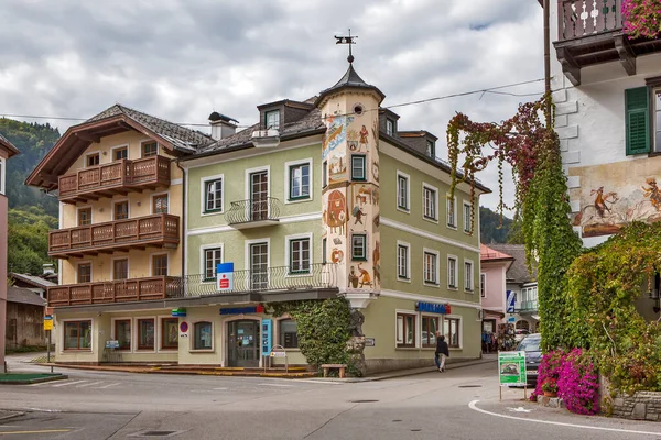 旧市街のカラフルな塗装の家や通り セントギルゲン オーストリア 撮影年月日2018年9月19日 — ストック写真