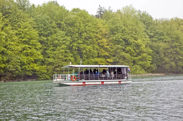 Slunj Croatia Mei 2019 Foto Van Schip Met Toeristen Plitvice — Stockfoto