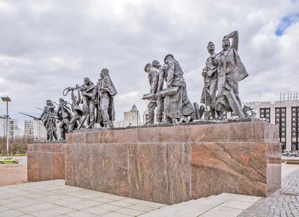 Monumento Los Héroes Leningrado Bajo Cielo Nublado San Petersburgo Rusia — Foto de Stock