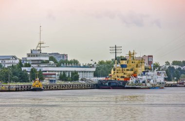 Deniz nehri istasyonu ve buzkıranlar 