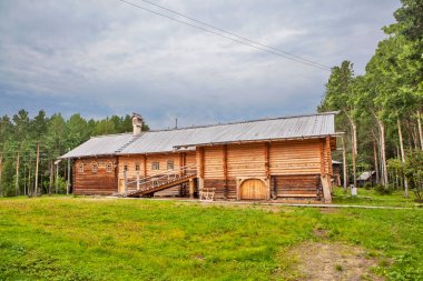 Köylü evinin arka planı. 