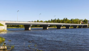 Vakkolahti körfezi üzerindeki Karelian köprüsü. Sortavala, Karelia. Rusya. Çekim tarihi 14 Haziran 2017.