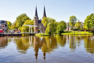 Yeşillik ve su kanallı kale, Amsterdam