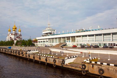 Deniz-nehir istasyonu binası. Arkhangelsk. - Rusya. Tarih 20 Ağustos 2017.