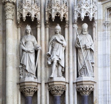 Bakire Meryem 'in Varsayımı Katedrali' nin portalının heykelleri. Zagreb. Hırvatistan