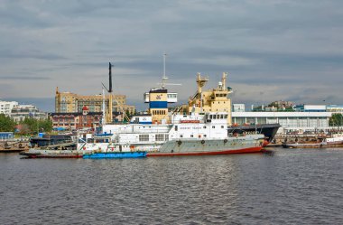 Deniz-nehir istasyonu binası. Arkhangelsk. - Rusya. Tarih 20 Ağustos 2017.