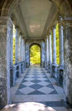 TSARSKOYE SELO, RUSSIA - 18 Mayıs 2019: Marmara Köprüsü 'nün (Palladian) ya da Sibirya Mermer Galerisi' nin fotoğrafı. Catherine Park.