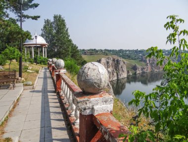 Nehir, Aramashevo, Rusya gözlem güvertesi ve kayalık sahnesi