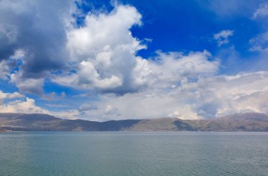 Sevan Gölü. Ermenistan. Çekim tarihi 30 Nisan 2017.