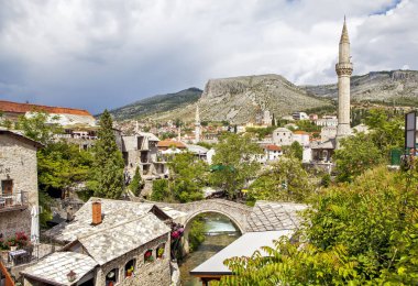 MOSTAR, BOSNIA VE HERZEGOVINA - MAYIS 02, 2019: Radobla nehri boyundaki Picturesque manzara