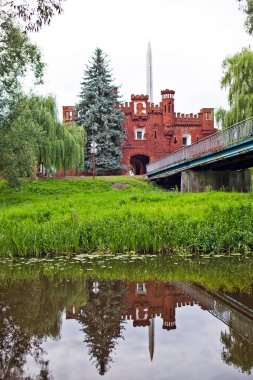 BREST, BELARUS - 11 Temmuz 2018 Kholm Kapısı 'nın fotoğrafı. Anma kompleksi 