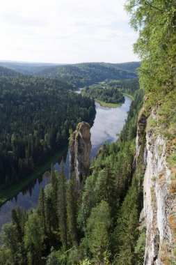Yaz dağlarının güzel manzarası.