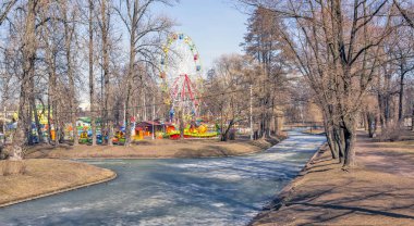 Kültür ve Dinlenme Parkı adını IV. Babuşkina 'dan almıştır. St. Petersburg 'da. - Rusya. Çekim tarihi 5 Nisan 2019