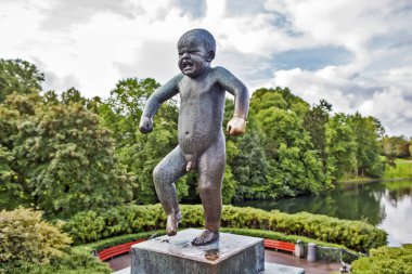 Kızgın çocuk. Vigeland Heykel Parkı. Oslo. Norveç. Çekim tarihi 23 Ağustos 2014.