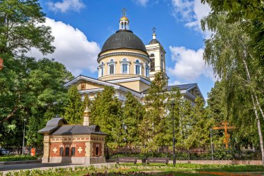 Prens şapeli mezarlığı ve Peter ve Paul Katedrali. Gomel. Belarus. Çekim tarihi: 10 Temmuz 2018