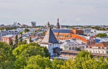 Yaroslavl. Şekil Değiştirme Manastırı 'nın çan kulesinden görüntü. Altın yüzük. Rusya. Çekim tarihi 27 Haziran 2018