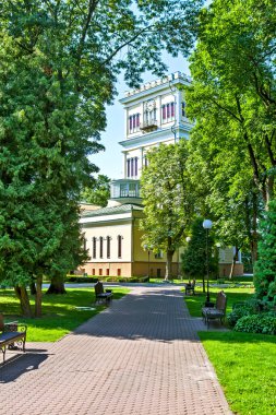 Rumyantsev-Paskevich sarayının galerisi olan kule. Gomel. Belarus. Çekim tarihi: 10 Temmuz 2018