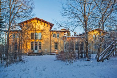 İmparatorluk Avcılık Sarayı 'nın (1860) binası. Lisino-Corpus köyü. Tosno bölgesi. Leningrad bölgesi. Rusya