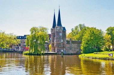 Yeşillik ve su kanallı kale, Amsterdam
