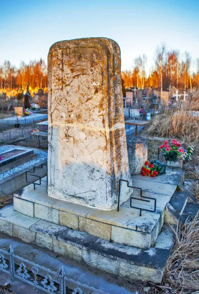 Pomnik Grobie Historyka Lingwisty Dekodera Pisma Majów Jurija Walentynowicza Knorozowa — Zdjęcie stockowe