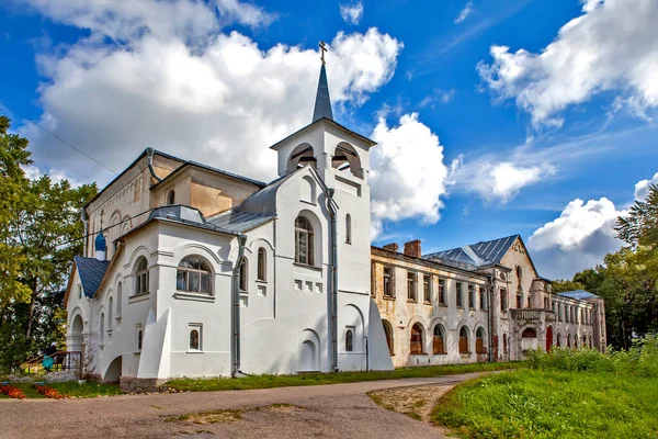 Церква Казанської Ікони Божої Матері Шкільний Будинок Сільськогосподарської Колонії Ізвара — стокове фото