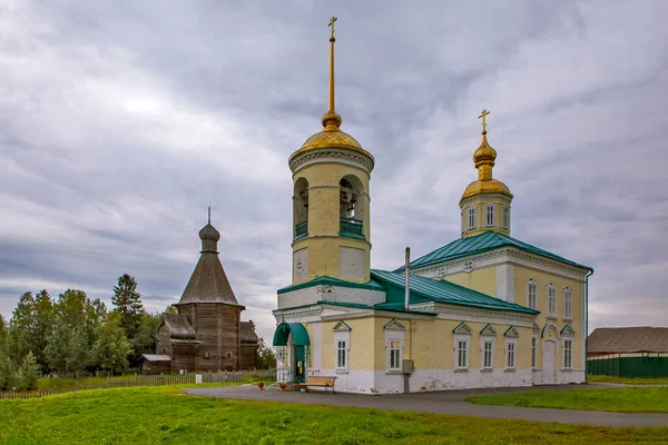 Igreja São Nicolau Igreja Assunção Aldeia Khorkovo Lyavlya Região Arhangelsk — Fotografia de Stock